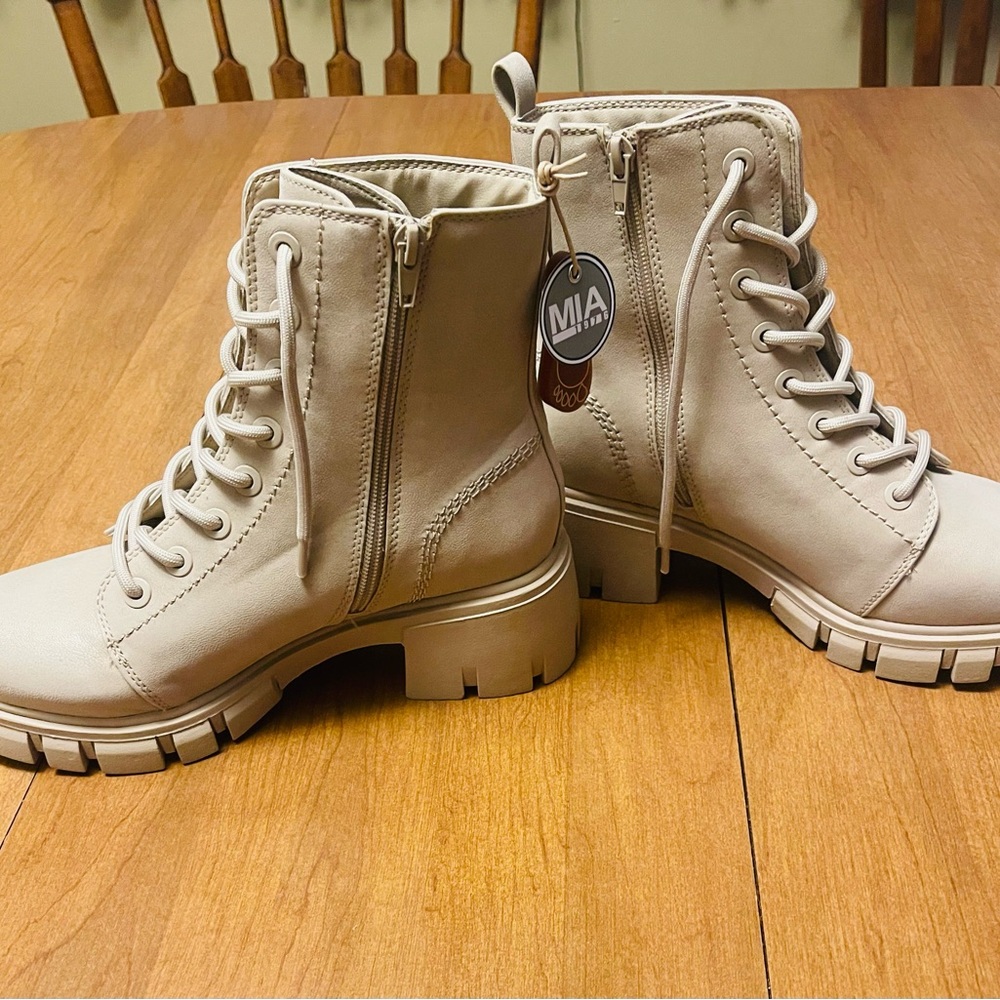 Women's Cream Lace-Up Combat Boots